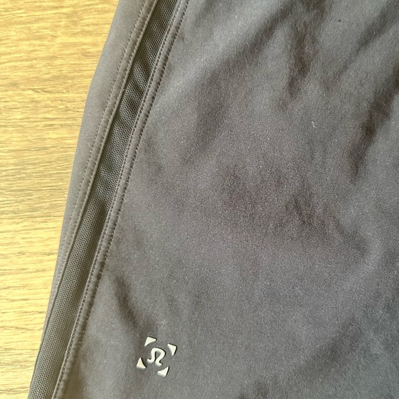 Lululemon Pace Breaker Shorts 9"-Size Small-Black - Picture 3 of 10